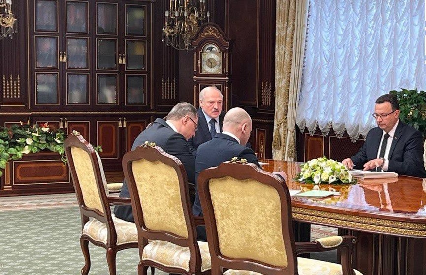 Лукашенко принял с докладом Пиневича, Шведа и Тертеля. Главная тема – коррупция в медицине