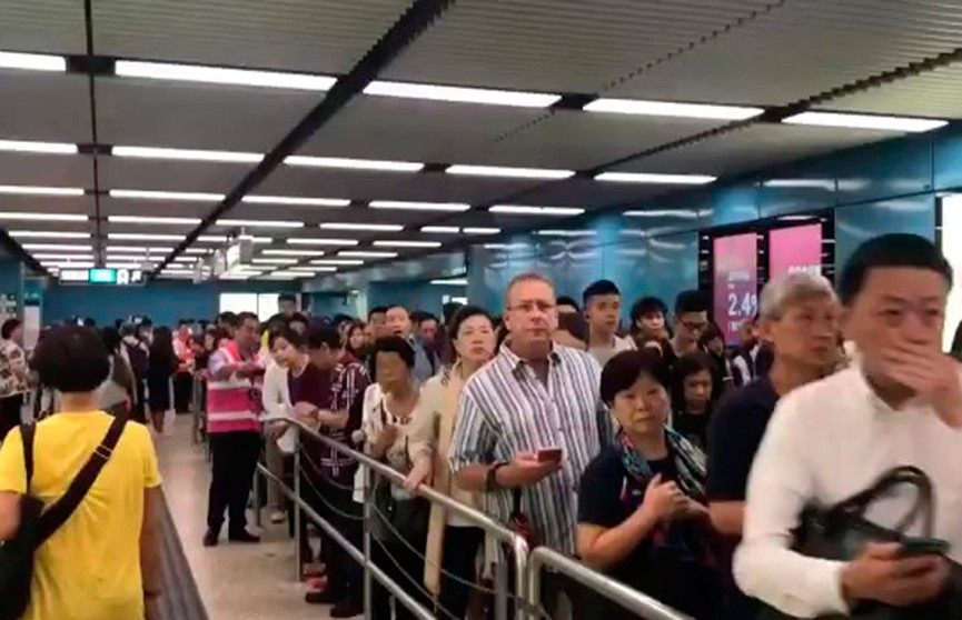Крупный сбой парализовал работу метро Гонконга