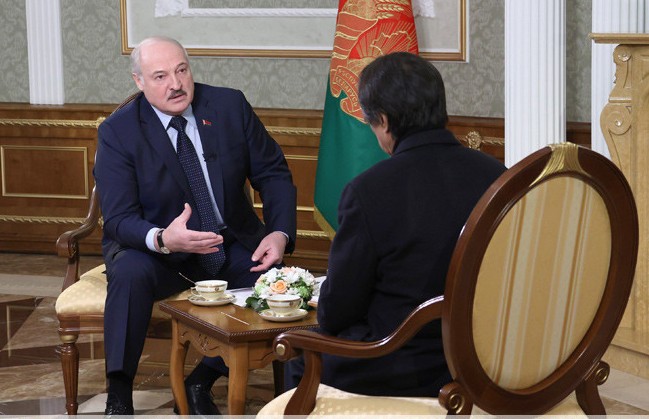Лукашенко: если Зеленский не подпишет мирный договор с Россией, ему придется подписать акт о капитуляции