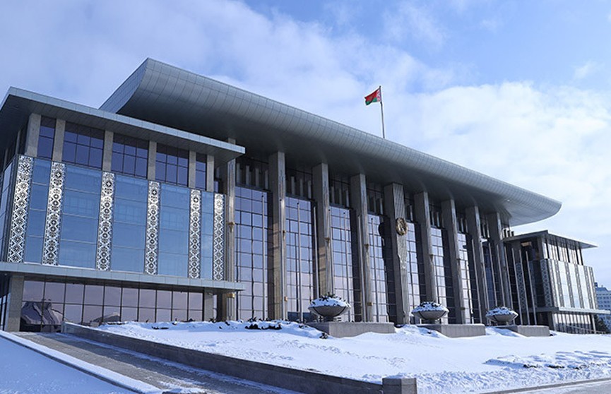 Лукашенко одобрил выделение более 130 млн рублей на поддержку бюджетников