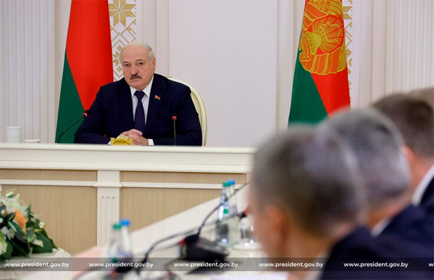 Лукашенко провел совещание по изменениям избирательного законодательства и формированию Всебелорусского народного собрания