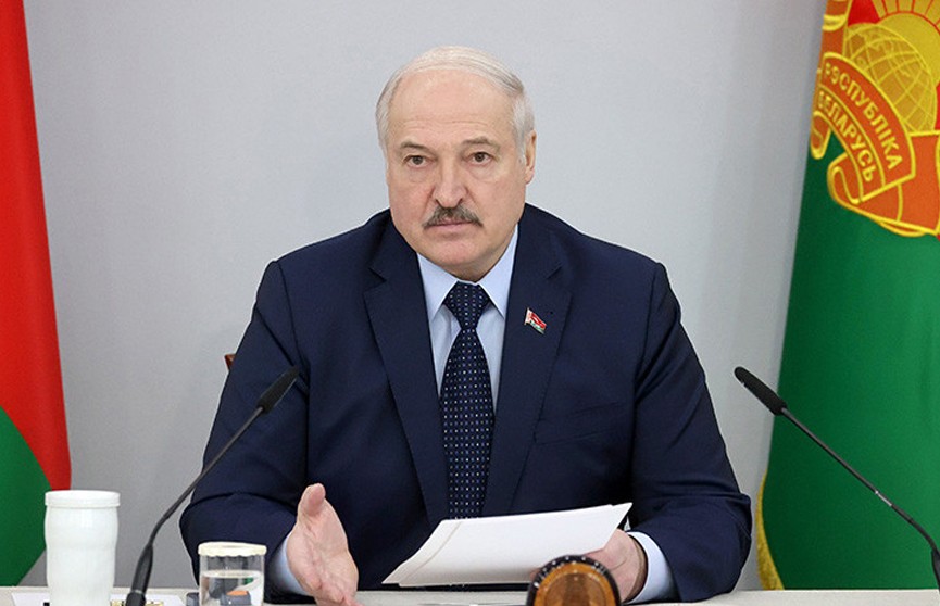 Лукашенко: Гродненская область завалена картошкой из Египта и яблоками из России