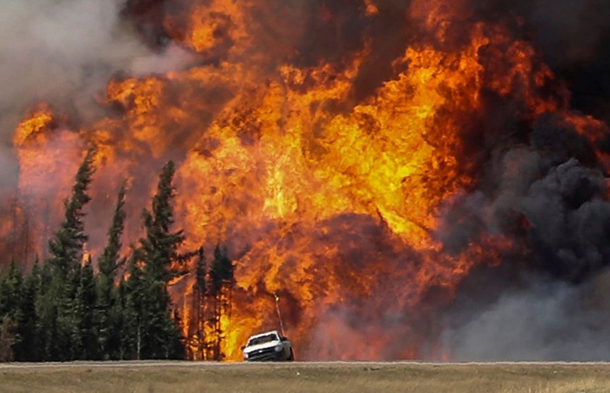 Режим ЧП в Британской Колумбии: лесные пожары угрожают городам