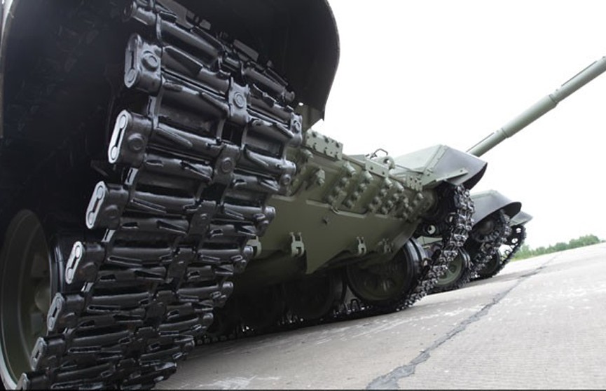 Российский танк Т-90М после попаданий украинских дронов не потерял боевых способностей (ВИДЕО)