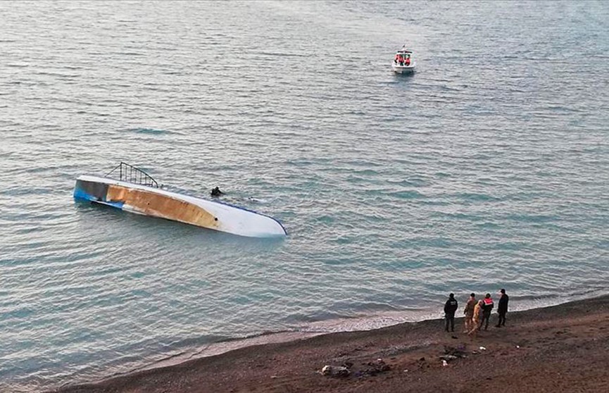 Лодка с нелегальными мигрантами перевернулась в Турции: погибли семь человек