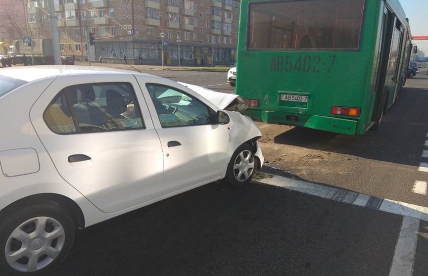 ДТП в Минске: легковушка въехала в автобус