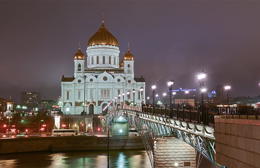 Пожар на территории храма Христа Спасителя в Москве потушен