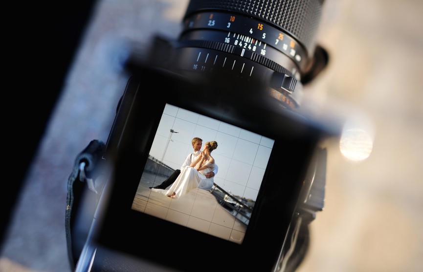 Молодожены запретили фотографу есть на свадьбе – он решил проучить их за это