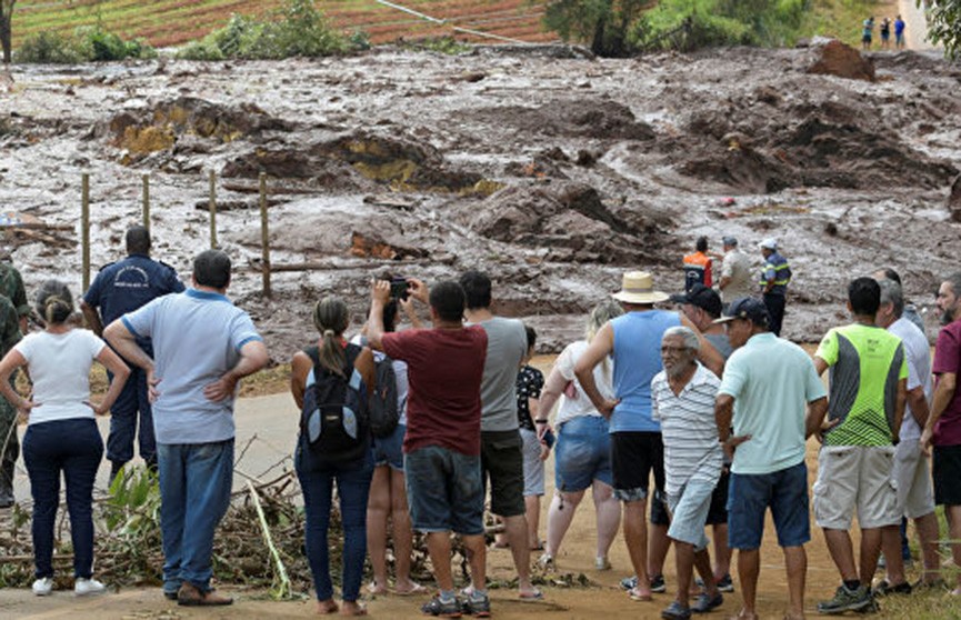 Жертвами прорыва дамбы в Бразилии стали 99 человек