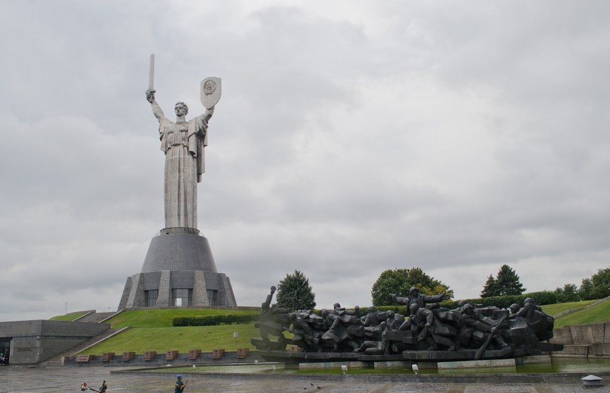 В Киеве хотят изменить пол скульптуре «Родина-мать» и добавить ей крылья