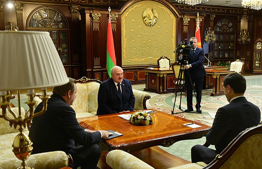 Президент Беларуси провел переговоры с министром иностранных дел Узбекистана Саидовым