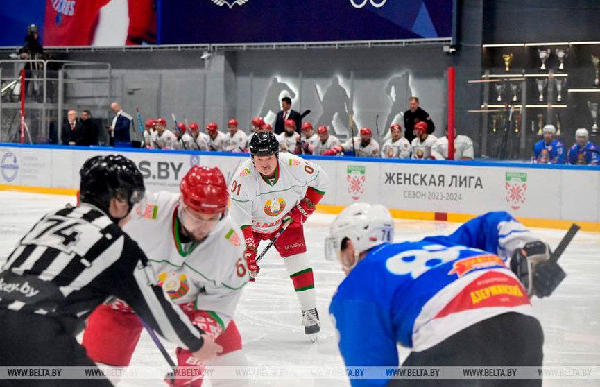 Александр Лукашенко вышел на лед в матче Республиканской хоккейной лиги: команда Президента выиграла со счетом 5:2