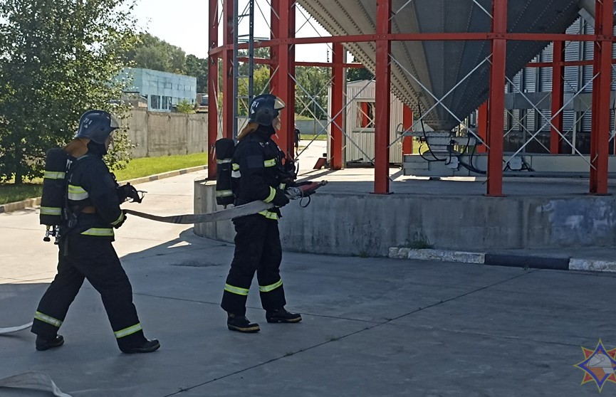 В Хойниках на зерносушильном комплексе прошли учения МЧС