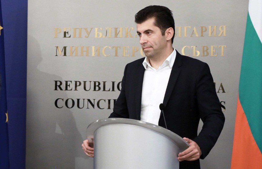 Премьер Болгарии обвинил в своем уходе с поста трех политиков и российского посла