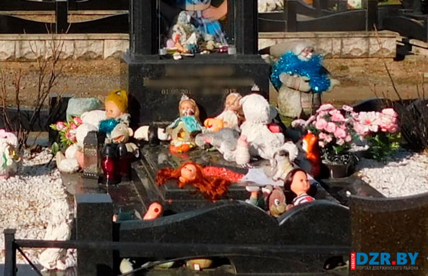 Подростки разгромили детскую могилу в Дзержинском районе