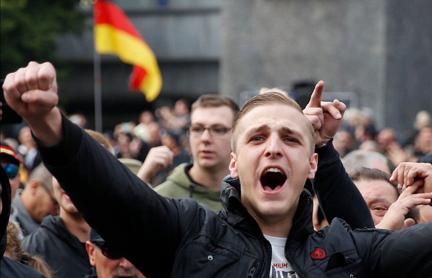 Житель Германии получил пять месяцев тюрьмы за демонстрацию нацистского приветствия
