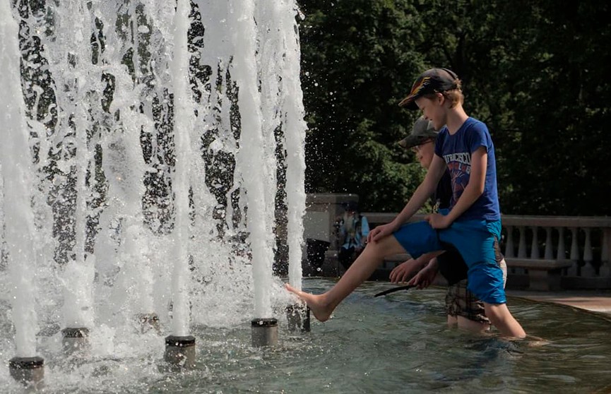 Почему купаться в фонтане вредно для здоровья, объяснили врачи
