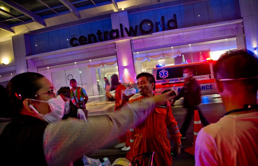 Крупнейший в городе отель Centara Grand вспыхнул в центре Бангкока