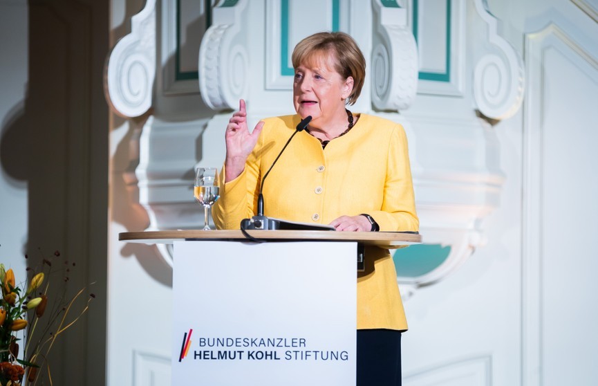 Меркель призналась, что хотела наладить диалог с Путиным – Spiegel