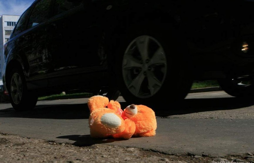 В Глубоком 7-летняя девочка выбежала на дорогу – и ее сбил автомобиль