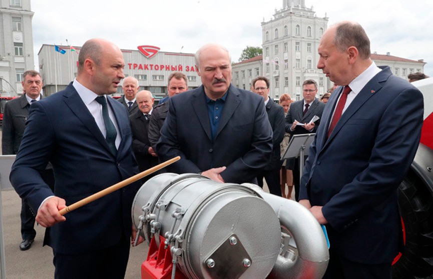 Александр Лукашенко посетил Минский тракторный завод