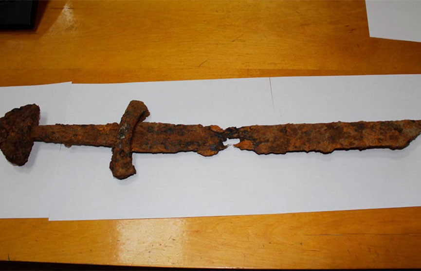 В Бобруйске на берегу Березины нашли средневековый меч