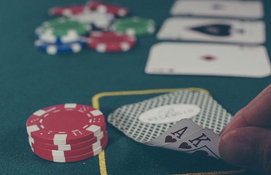 Подпольный покерный клуб работал под видом бара в Жлобине