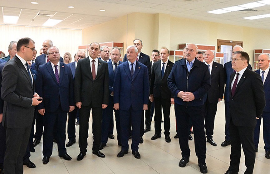 Александр Лукашенко посетил БелАЭС и Островецкий район