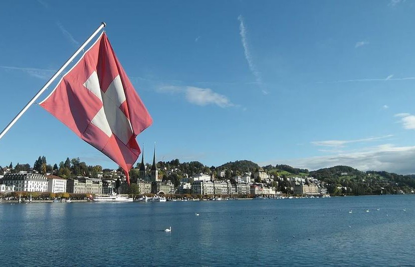 Швейцария приостановила соглашение об упрощении процедуры выдачи виз с Россией