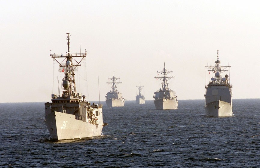Два корабля ВМС Великобритании столкнулись в Бахрейне