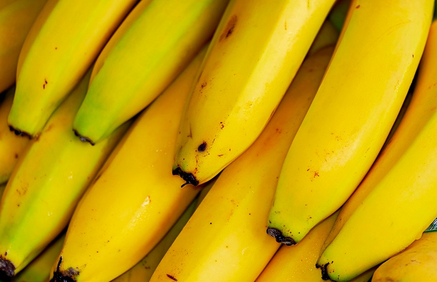 Смертельно опасно: перечислены продукты, которые нельзя есть с бананами