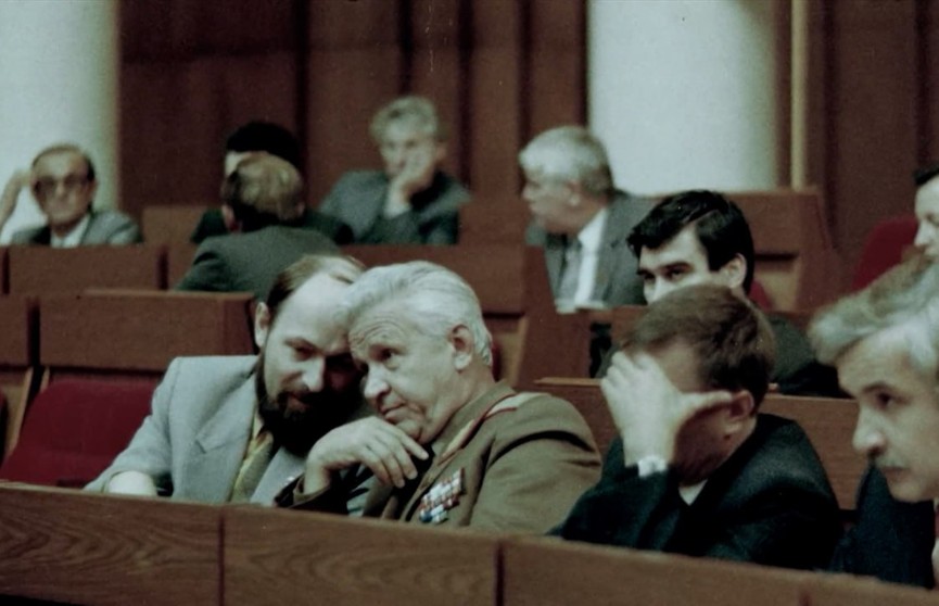 Начало 90-х в Беларуси: очевидное двоевластие и борьба за власть. Ответственность за народ и страну никто брать не хочет. Фильм ОНТ «Один за всех»