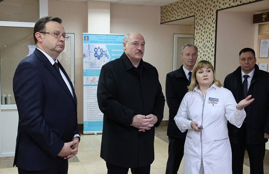 Лукашенко посетил районную больницу в Молодечно