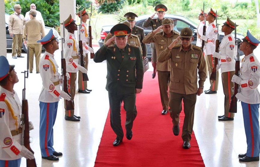 Министр обороны Беларуси находится с официальным визитом в Республике Куба