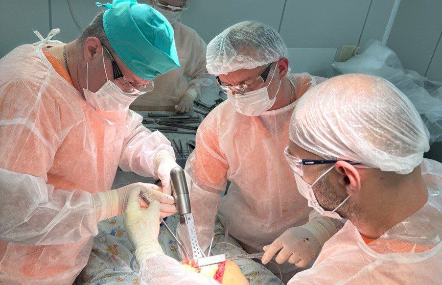 Мастер-класс по эндопротезированию коленного сустава провел директор РНПЦ травматологии и ортопедии Герасименко