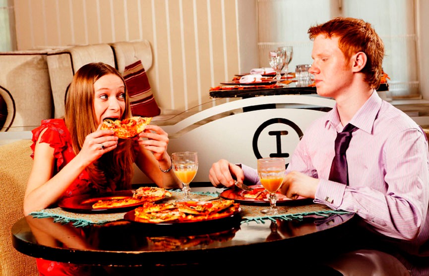 Плохая новость для мужчин: каждая третья девушка ходит на свидания ради бесплатного ужина