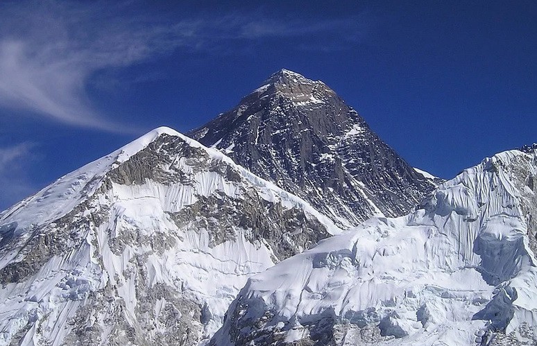 Тела троих пропавших в Гималаях французских альпинистов найдены спасателями