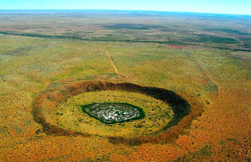 Учёные объяснили причину возникновения загадочного кратера в Австралии