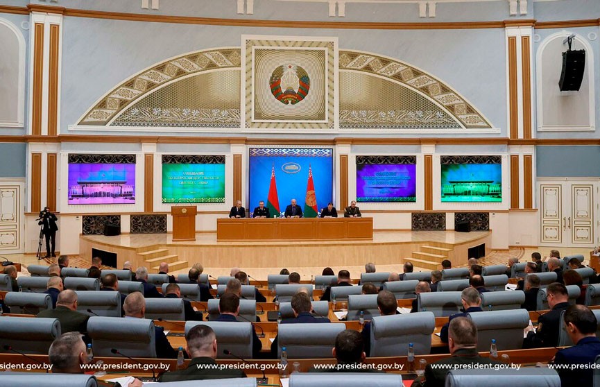 Лукашенко проводит совещание с силовым блоком страны