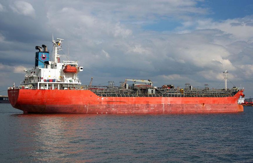 В Нидерландах столкнулись нефтяной танкер и круизный лайнер