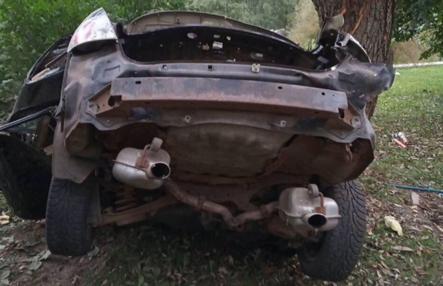 Смертельное ДТП в Минске: на улице Седых Mazda врезалась в дерево