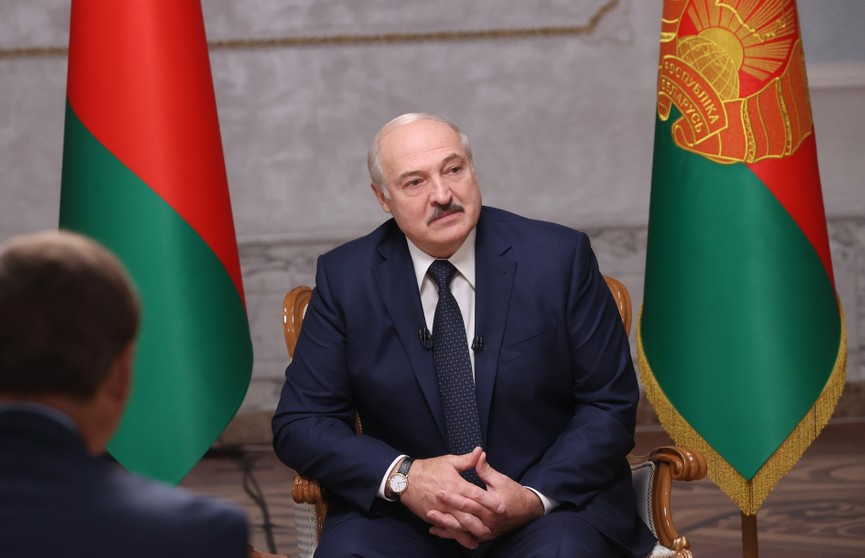 Лукашенко о причинах протестов в Беларуси: появились богатые люди, которым захотелось власти