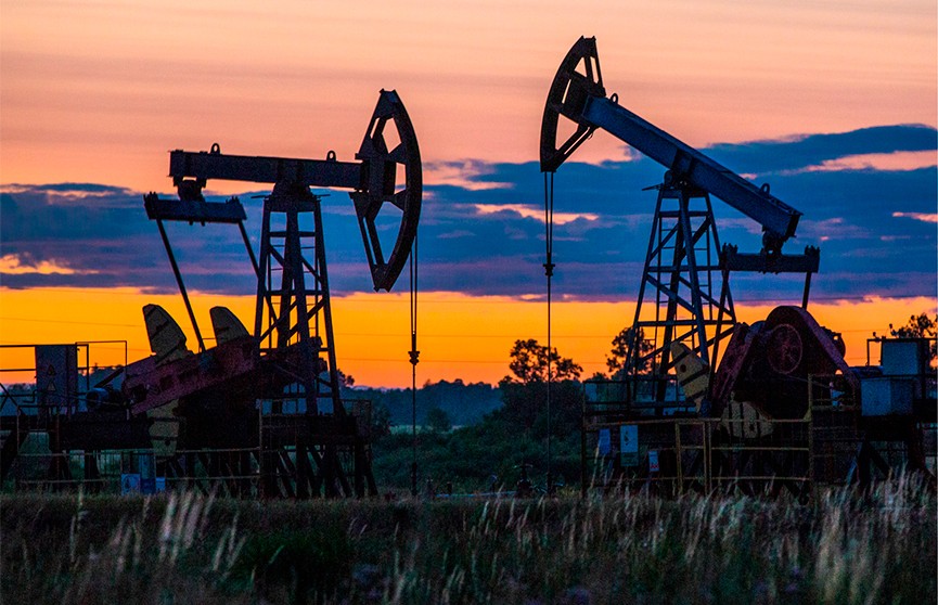 Участники ОПЕК+ договорились о сделке по сокращению добычи нефти