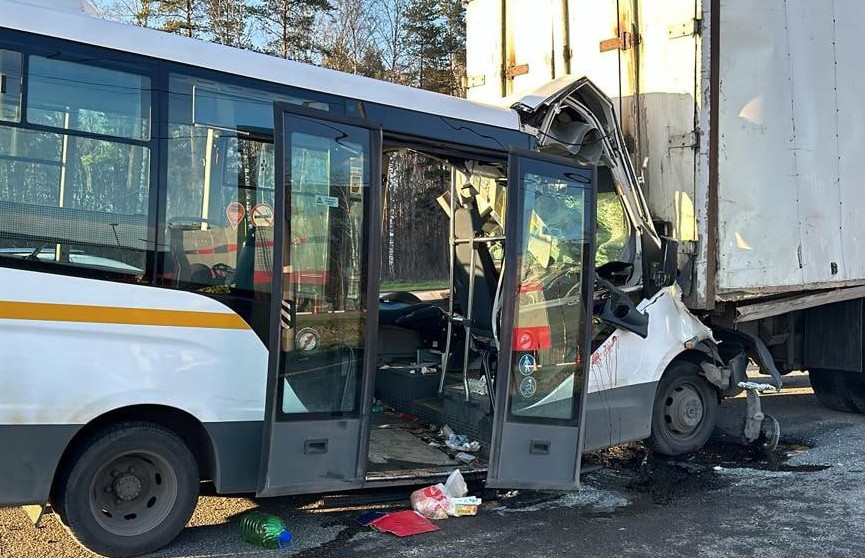 Автобус столкнулся с грузовиком в Подмосковье, есть пострадавшие
