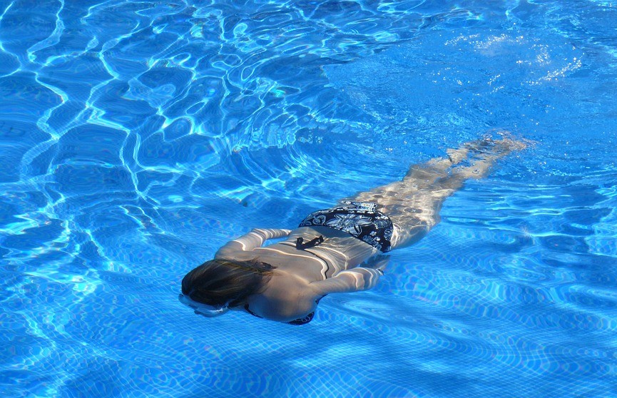 Женщинам разрешили купаться топлес в бассейнах в Берлине