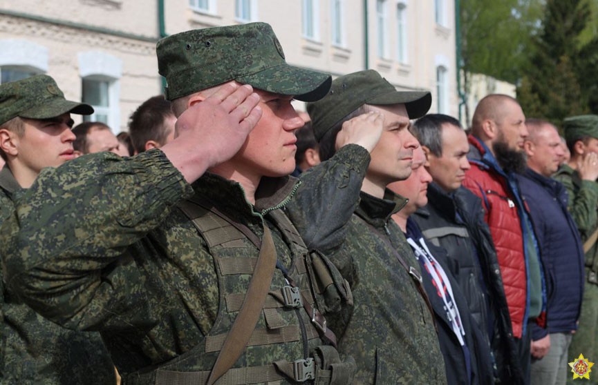 Военнообязанные, участвовавшие в проверке боевой готовности ВС Беларуси, отправляются домой