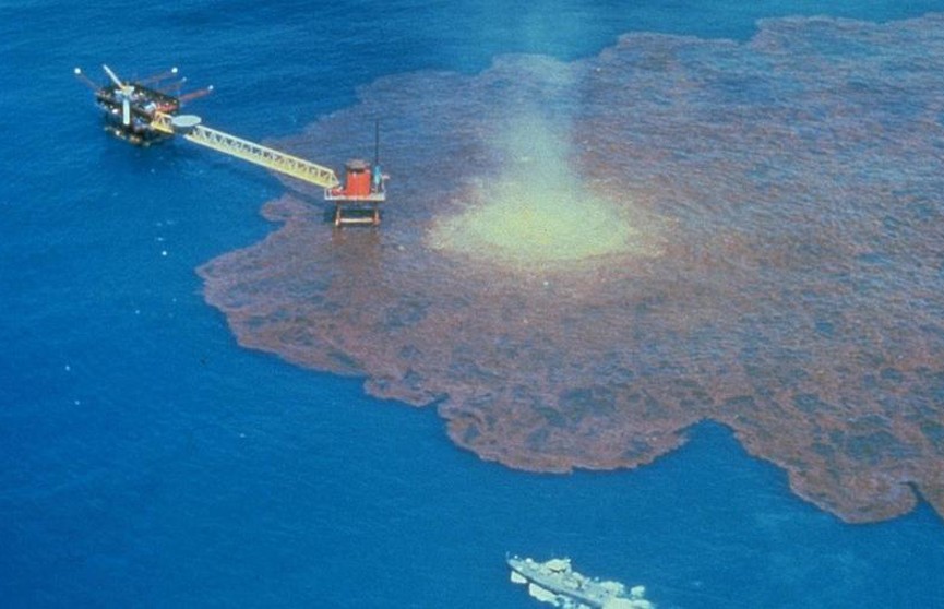 Крупнейший разлив нефти произошёл на платформе Husky у берегов Канады