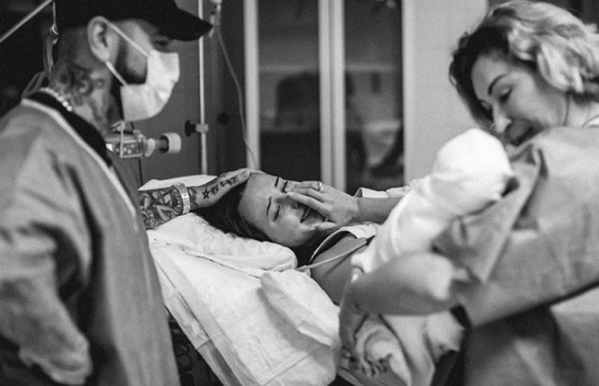 Мама Тимати поделилась трогательными фото новорожденного внука