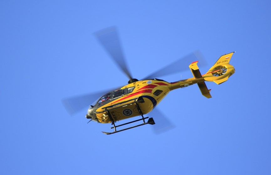 Вертолет кружил над отдыхающими на озере в Ленобласти. Проводится проверка