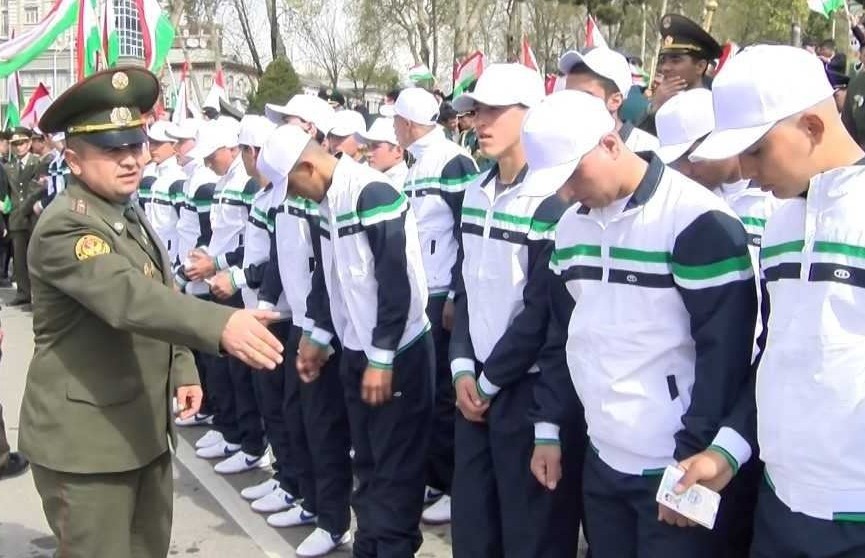 В Таджикистане легализовали платный «откос» от полноценной армии